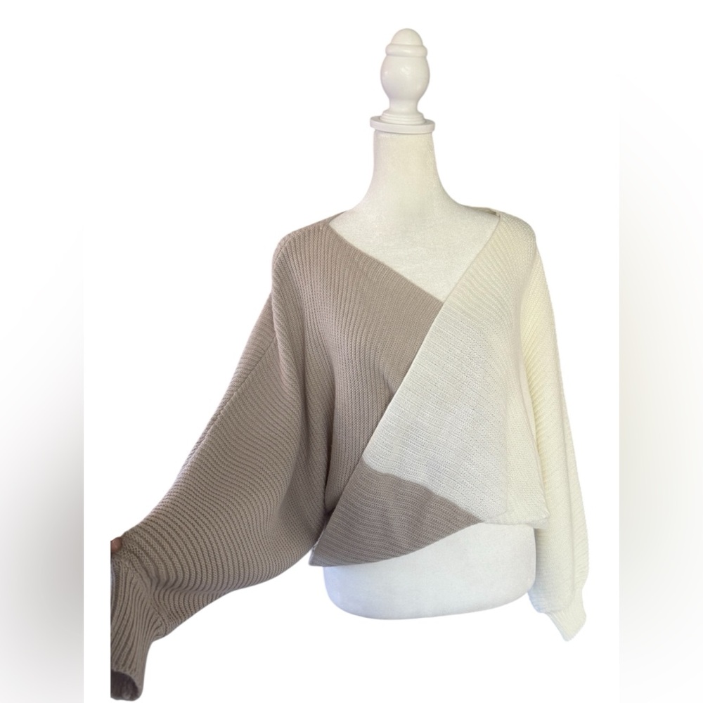 Takura Colorblock Sweater - Picture 2 of 6